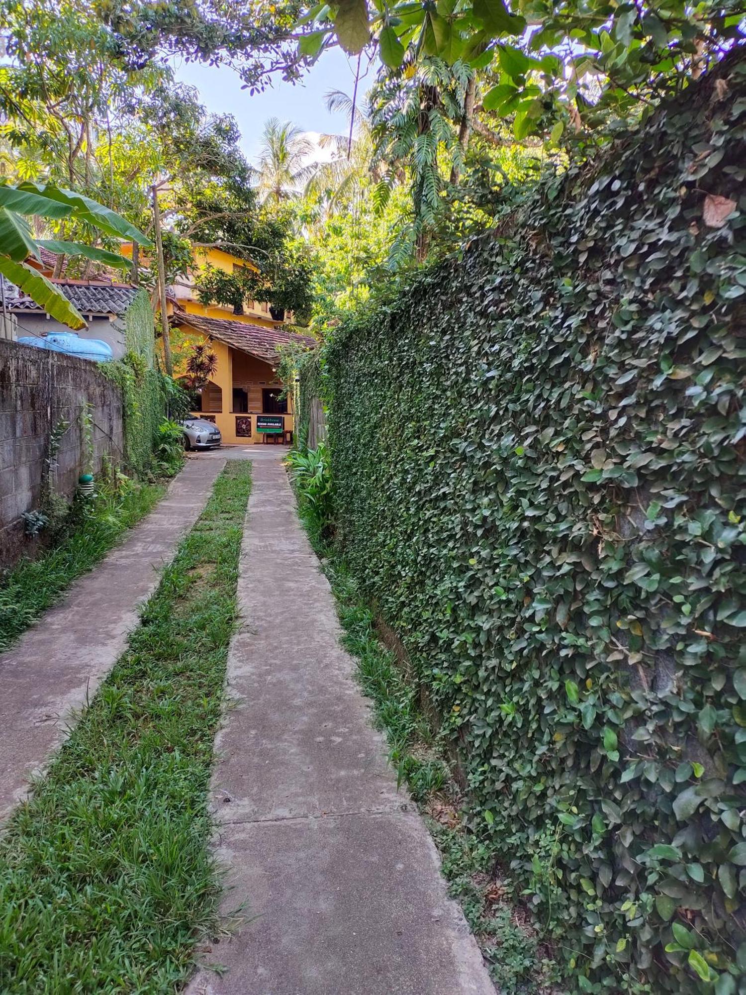 Brinkhouse Guesthouse , Unawatuna Beach Екстер'єр фото