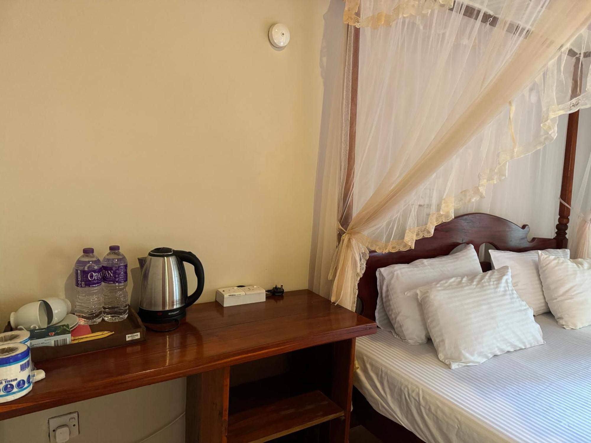 Brinkhouse Guesthouse , Unawatuna Beach Екстер'єр фото