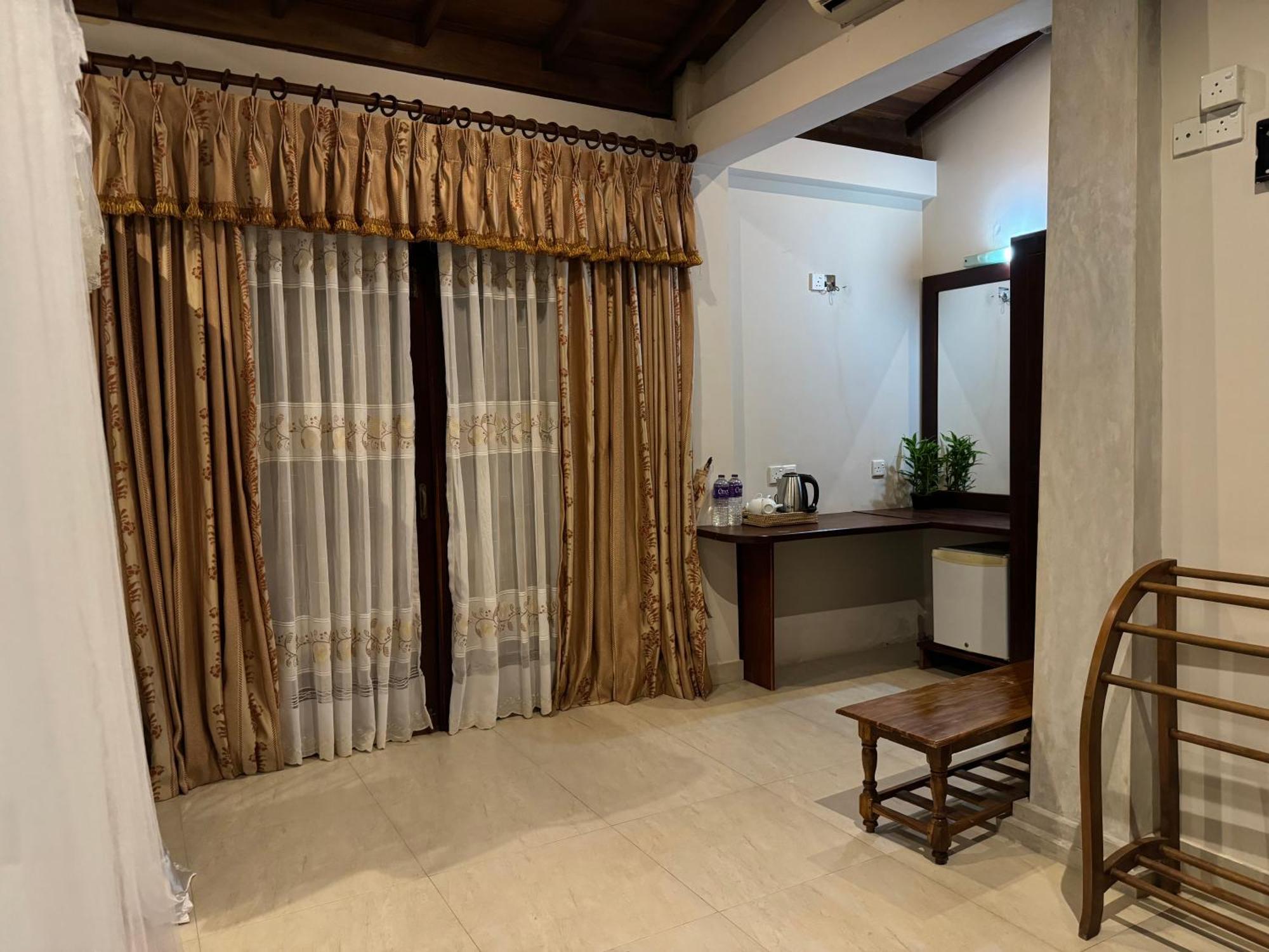 Brinkhouse Guesthouse , Unawatuna Beach Екстер'єр фото