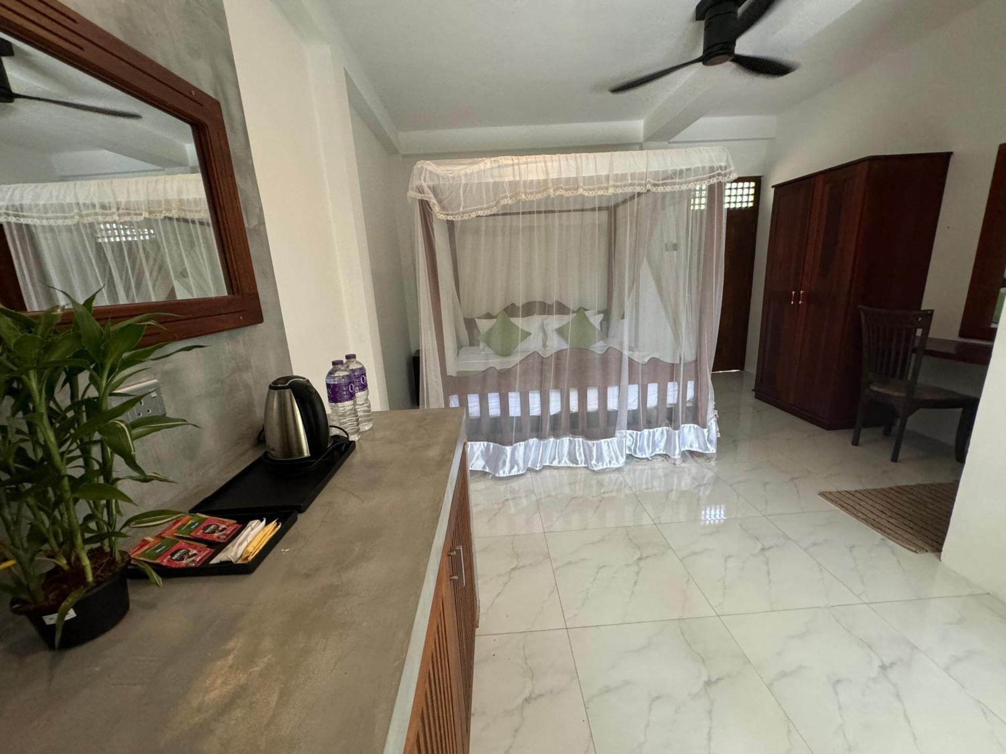 Brinkhouse Guesthouse , Unawatuna Beach Екстер'єр фото