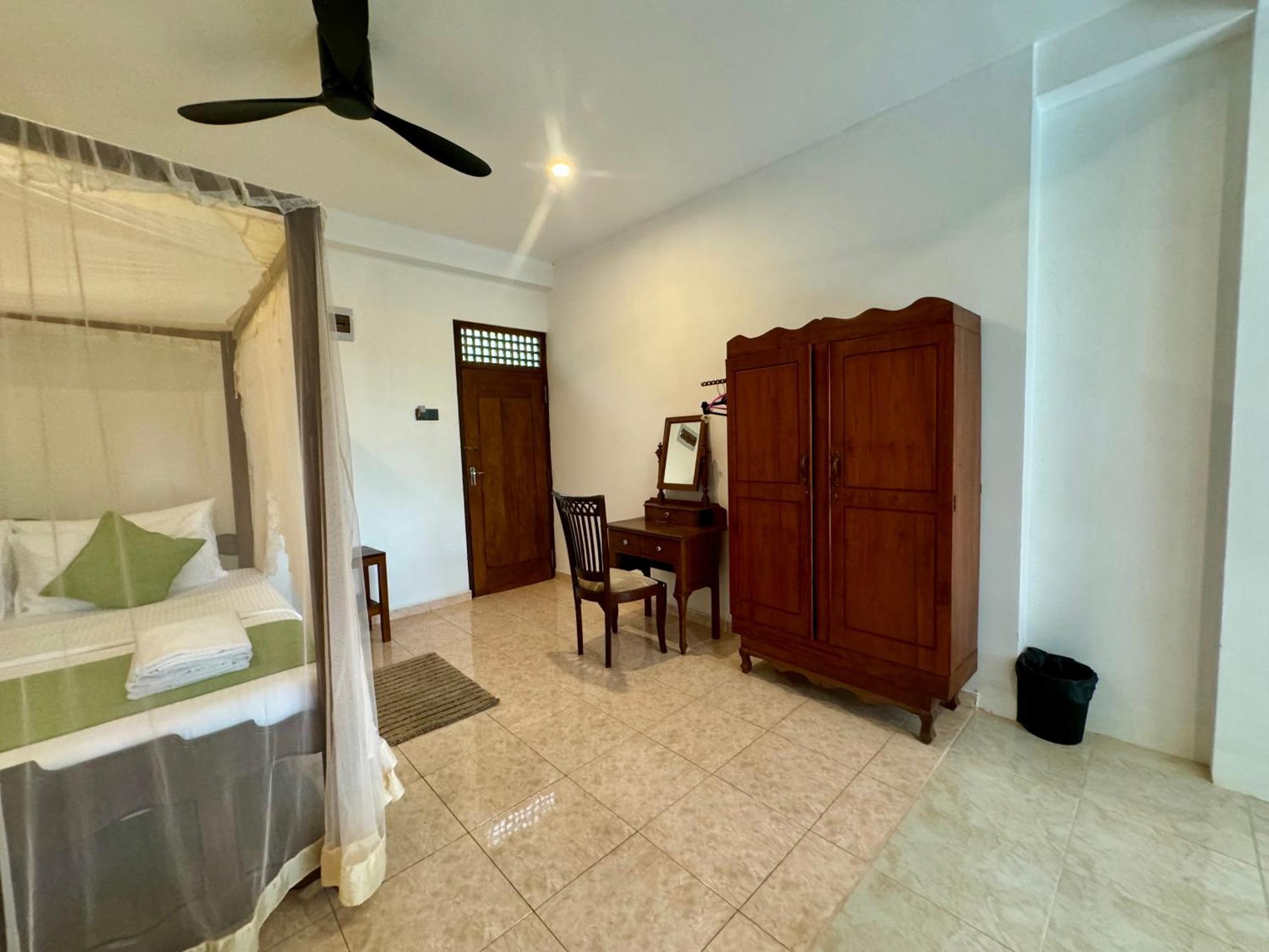 Brinkhouse Guesthouse , Unawatuna Beach Екстер'єр фото